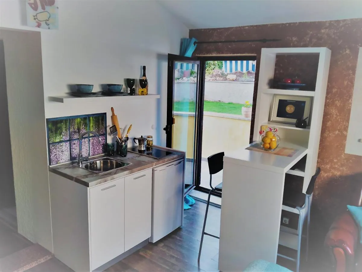 Studio Oliva - Free Parking Apartment Pula 0*,  Croatia